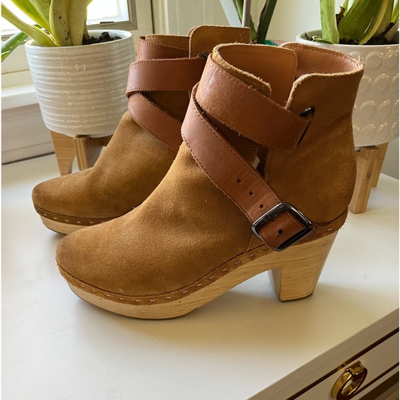 Free People Bungalow Clog Boots. EUC, size 38. - Picture 1 of 7